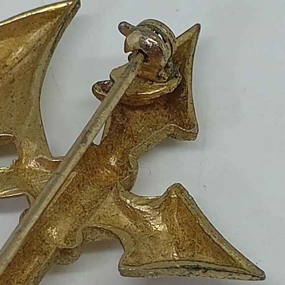 * vintage signed Coro Pegasus battle axe pin brooch faux pearls - Picture 6 of 6